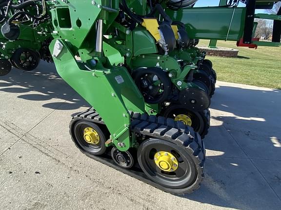 Image of John Deere 1775 equipment image 4