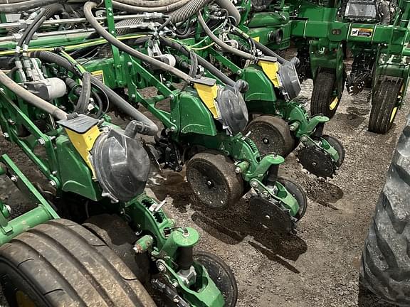 Image of John Deere 1775 equipment image 2