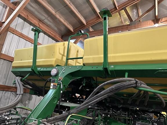 Image of John Deere 1775 equipment image 4