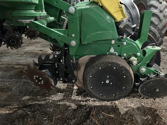 Image of John Deere 1775 equipment image 1