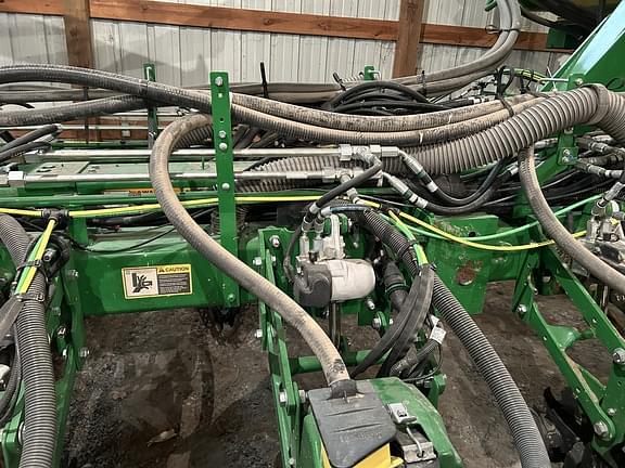 Image of John Deere 1775 equipment image 3