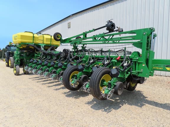 Image of John Deere 1775 equipment image 3