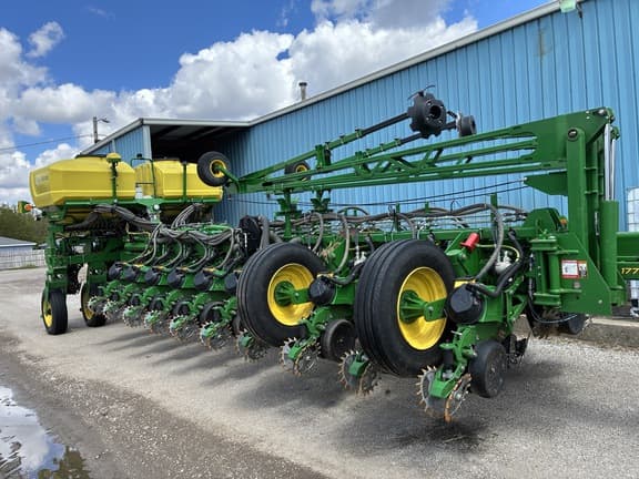 Image of John Deere 1775 equipment image 3
