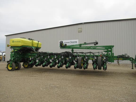 Image of John Deere 1775 Primary image