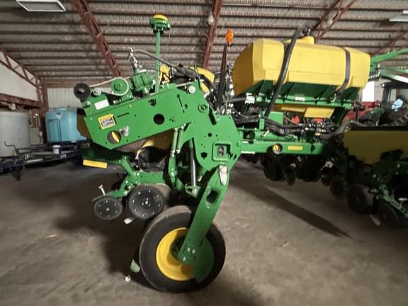 Image of John Deere 1775 equipment image 2