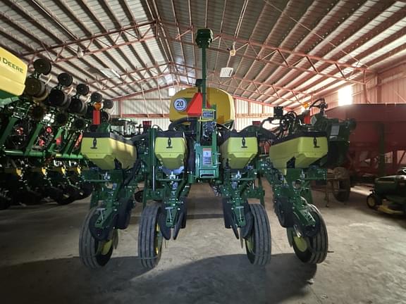 Image of John Deere 1775 equipment image 4