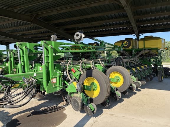 Image of John Deere 1775 equipment image 2