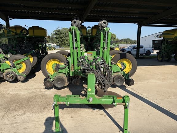 Image of John Deere 1775 equipment image 1