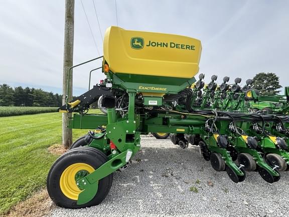 Image of John Deere 1775 equipment image 4