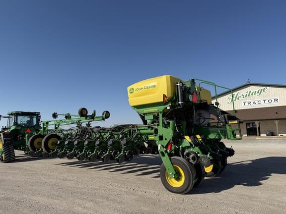 Image of John Deere 1775 equipment image 2
