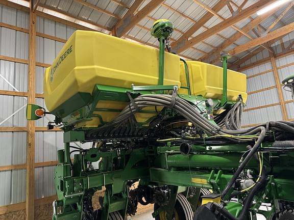 Image of John Deere 1775 equipment image 2