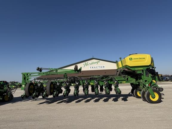 Image of John Deere 1775 equipment image 1
