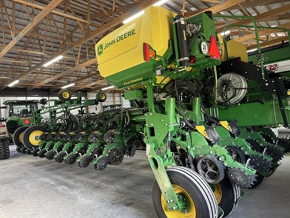 Image of John Deere 1775 equipment image 3