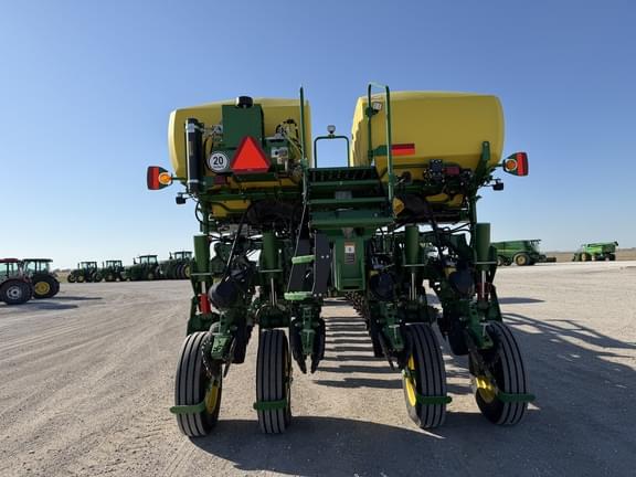 Image of John Deere 1775 equipment image 3