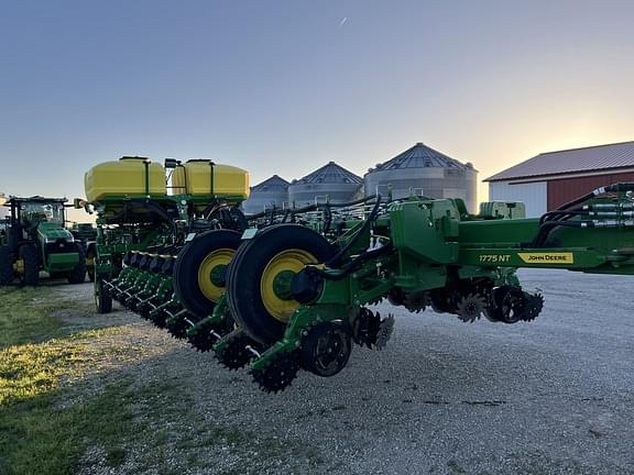 Image of John Deere 1775 equipment image 1