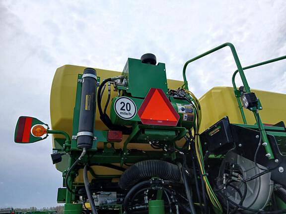 Image of John Deere 1775 equipment image 4