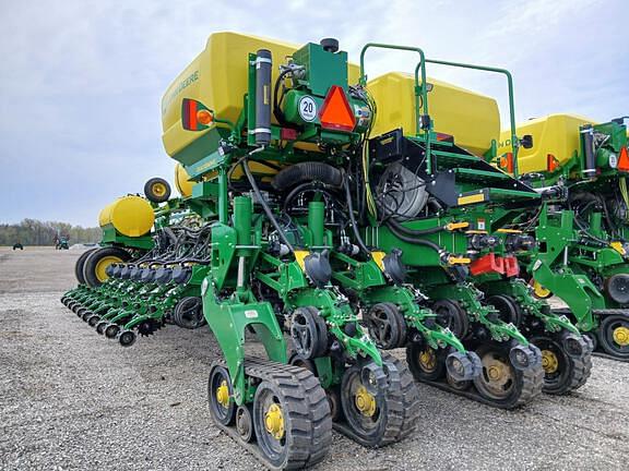 Image of John Deere 1775 equipment image 3