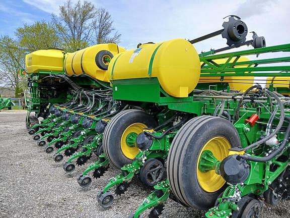 Image of John Deere 1775 equipment image 1
