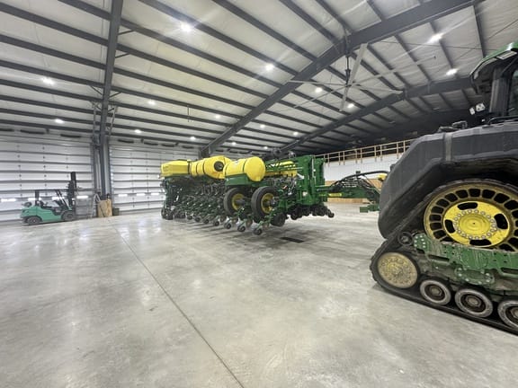 2024 John Deere 1775 Equipment Image0