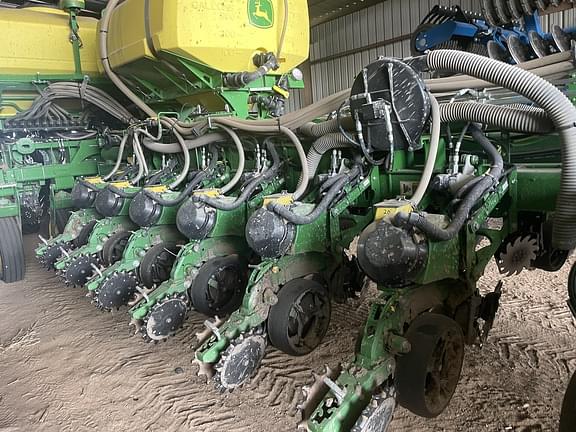 Image of John Deere 1775 equipment image 2