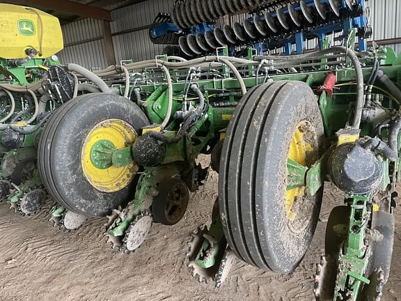 Image of John Deere 1775 equipment image 1