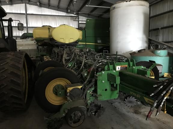 Image of John Deere 1775 equipment image 1