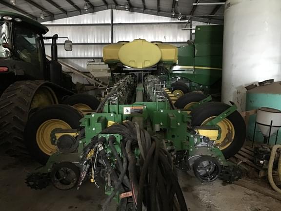 Image of John Deere 1775 equipment image 2