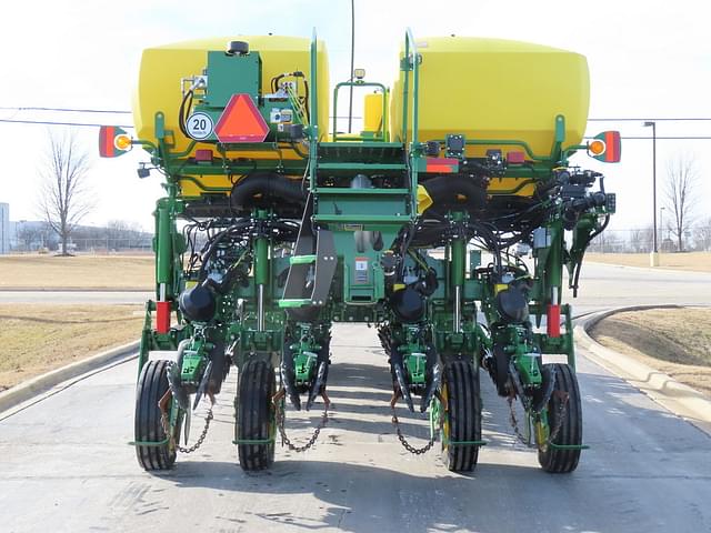 Image of John Deere 1775 equipment image 4