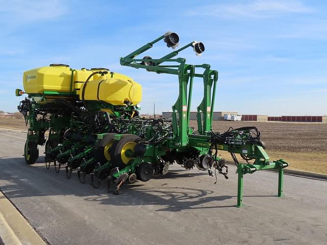 Image of John Deere 1775 equipment image 2