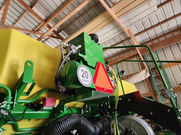 Image of John Deere 1775 equipment image 2