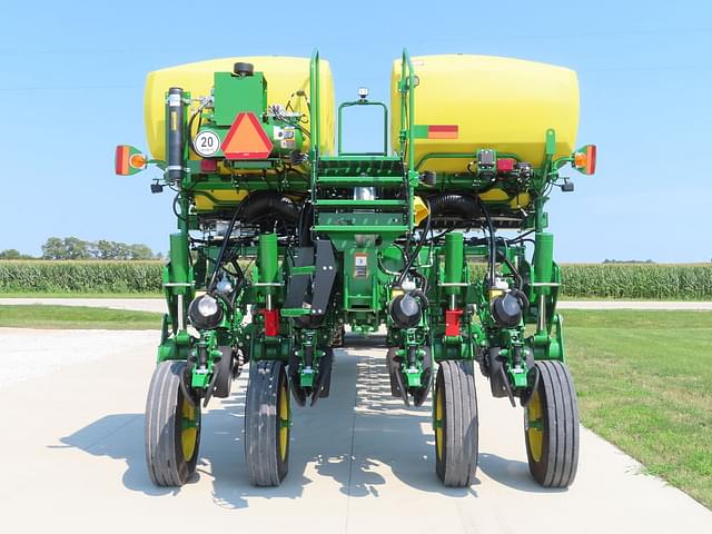 Image of John Deere 1775 equipment image 4