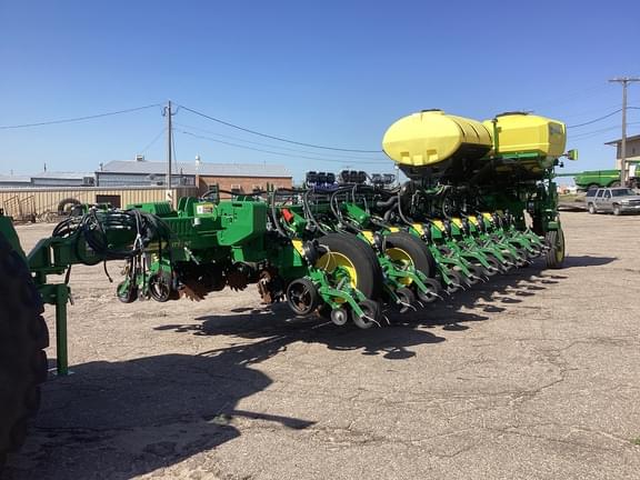 Image of John Deere 1775 equipment image 1