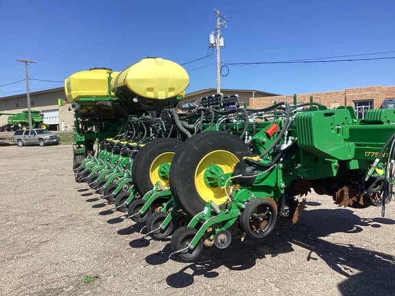 Image of John Deere 1775 equipment image 1