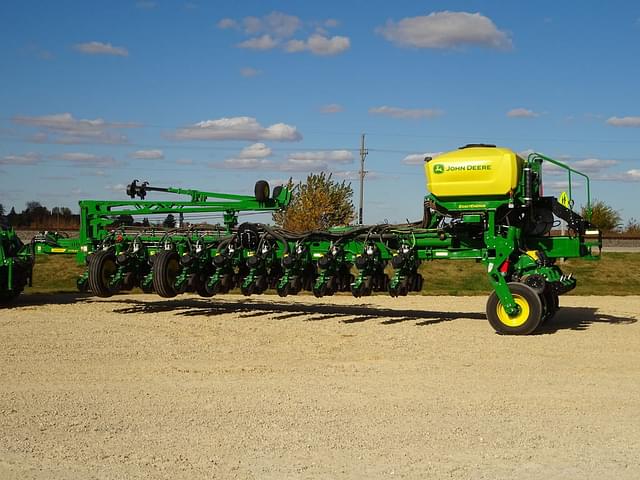 Image of John Deere 1775 equipment image 2