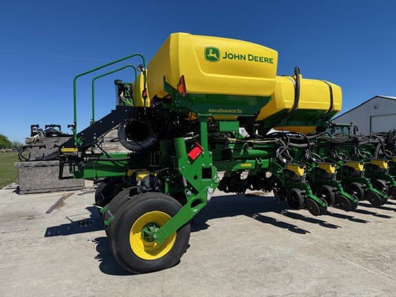Image of John Deere 1775 equipment image 1