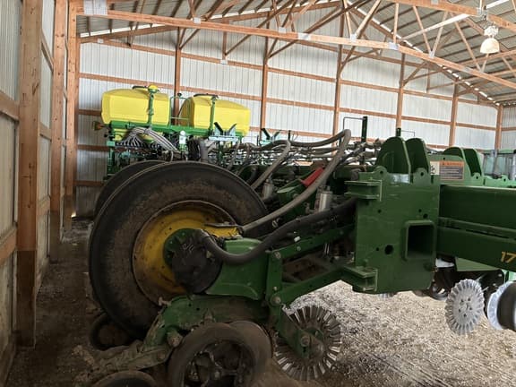 Image of John Deere 1775 equipment image 2