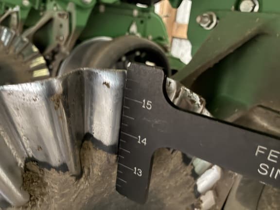Image of John Deere 1775 equipment image 4