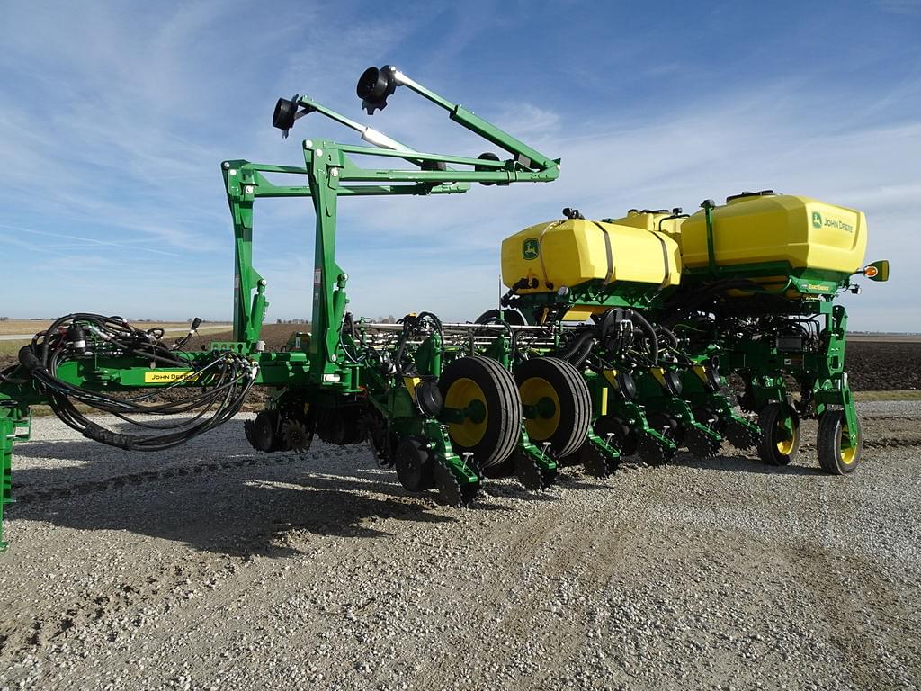 Image of John Deere 1775 Primary image