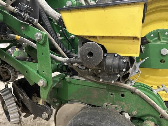 Image of John Deere 1775 equipment image 2