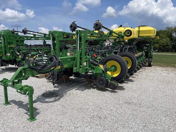 2024 John Deere 1775 Equipment Image0