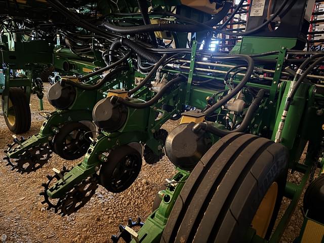 Image of John Deere 1775 equipment image 1