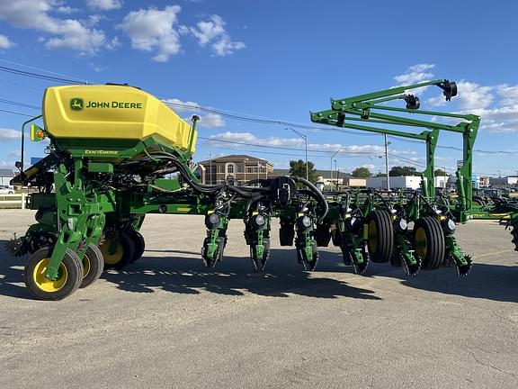 Image of John Deere 1775 equipment image 1