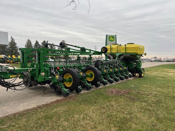 2024 John Deere 1775 Equipment Image0