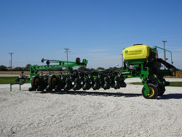 Image of John Deere 1775 equipment image 3