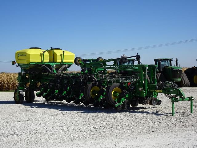 Image of John Deere 1775 equipment image 2