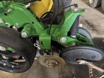 Image of John Deere 1775 equipment image 3