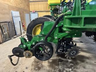 Image of John Deere 1775 equipment image 1