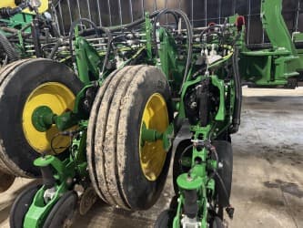 Image of John Deere 1775 equipment image 3