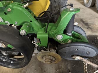 Image of John Deere 1775 equipment image 4