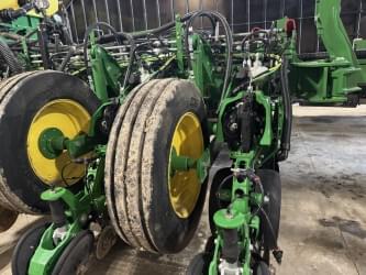 Image of John Deere 1775 equipment image 2